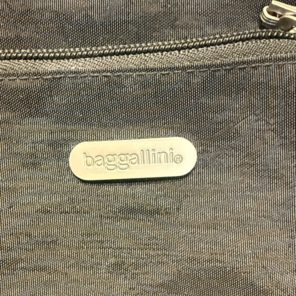 Baggallini Black Messenger Bag - Picture 2 of 8